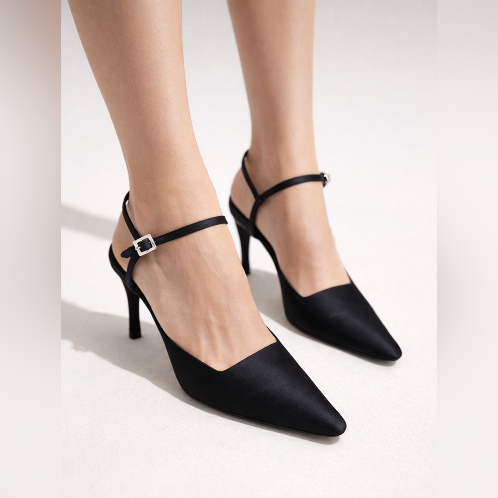 Vera Wang Vintage Black Satin Strappy Rounded Pointy Toe Heels Sz. 8.5